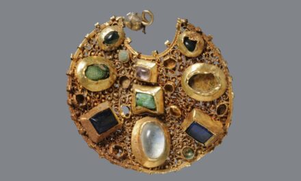 Stunning gem-covered gold earrings found in 800-year-old hoard in Germany | Live Science
